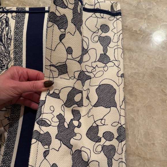 Cristian Dior Large Book Tote Around The World - Picture 3 of 9